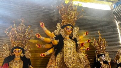 Durga Puja in Bengaluru sees idols as high as 14 feet this year! (Photo: Aayushi Parekh/HT) Durga Puja in Bengaluru sees idols as high as 14 feet this year! (Photo: Aayushi Parekh/HT)