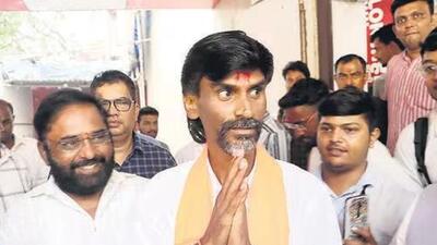 Maratha activist Manoj Jarange-Patil in Lower Parel area of Mumbai on Wednesday. (HT photo /Bhushan Koyande) Maratha activist Manoj Jarange-Patil in Lower Parel area of Mumbai on Wednesday. (HT photo /Bhushan Koyande)