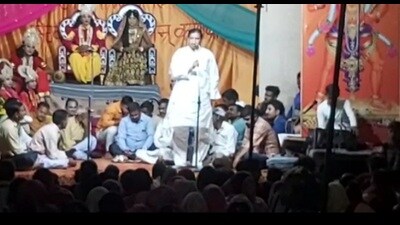 Pradhan addressing gathering of villagers in Ramleela. (HT) Pradhan addressing gathering of villagers in Ramleela. (HT)