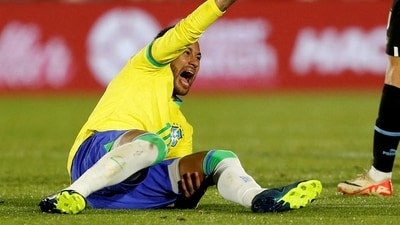 Brazil's Neymar reacts after sustaining an injury (REUTERS)