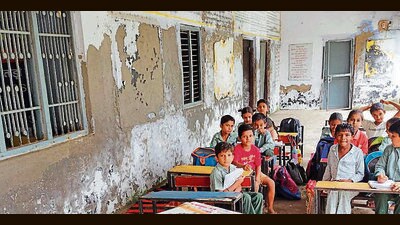Students sitting at an ‘unsafe building’ of a government school in Ambala. (HT Photo) Students sitting at an ‘unsafe building’ of a government school in Ambala. (HT Photo)