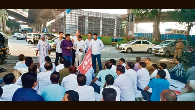Taxi union and their drivers who operate prepaid taxis went on a dharna outside Mumbai airport on Thursday in Mumbai. Taxi union and their drivers who operate prepaid taxis went on a dharna outside Mumbai airport on Thursday in Mumbai.