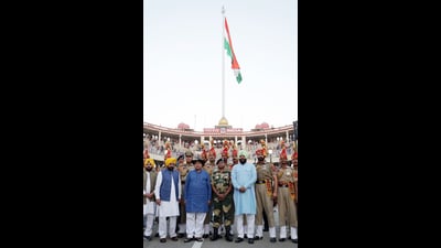 Union minister Nitin Gadkari with Punjab chief minister Bhagwant Mann during the inauguration of the highest national flag - 418 ft tall - at the Attari-Wagah border, in Amritsar on Thursday. (ANI) Union minister Nitin Gadkari with Punjab chief minister Bhagwant Mann during the inauguration of the highest national flag - 418 ft tall - at the Attari-Wagah border, in Amritsar on Thursday. (ANI)