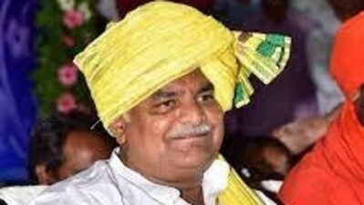 The video shows the minister sitting in the midst of a pool of currency notes. The video shows the minister sitting in the midst of a pool of currency notes.