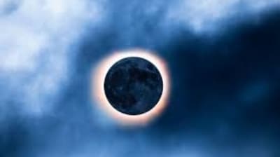 Contrary to full moons, new moons are promising fresh and new beginnings.