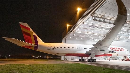 The ADC also asked the chief minister field officer Inder Pal to issue prohibitory orders under Section 144 for an immediate ban on the use of laser lights in the 200 metres vicinity of the airport. (HT Photo)