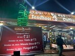 Bengaluru restaurant serves Vada, Pongal and Dosa for  <span class='webrupee'>₹</span>1, huge crowds flock 