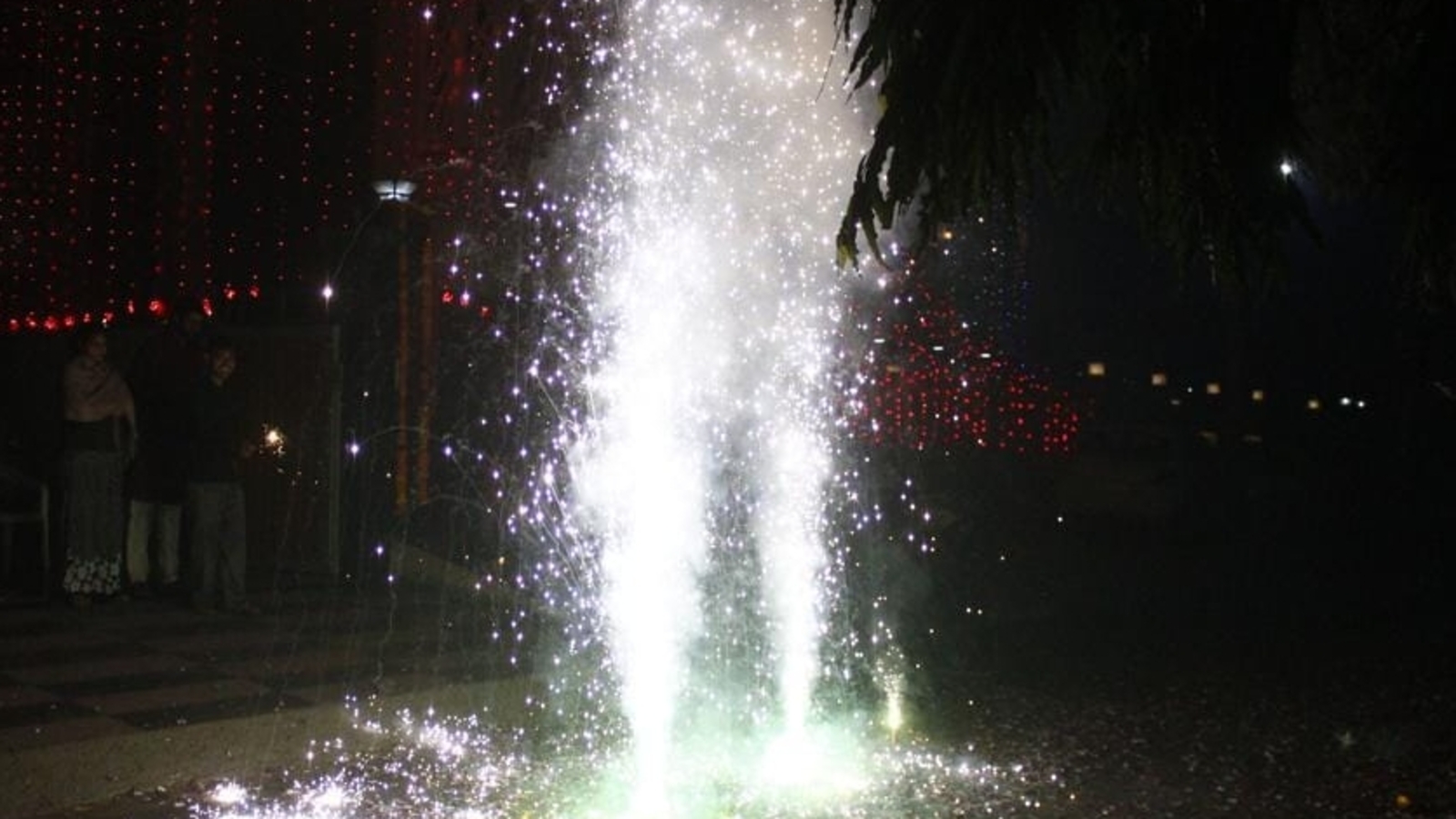 Delhi urges firecracker ban in entire NCR in meeting with Centre - Vimarsana News