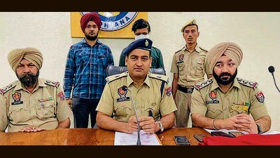 ADCP Sameer Verma yielding about the arrest of imposter for duping restaurant owners in Ludhiana . (ht photo) ADCP Sameer Verma yielding about the arrest of imposter for duping restaurant owners in Ludhiana . (ht photo)