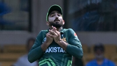 Pakistan's Usama Mir drops a catch of Australia's David Warner during the 2023 ICC Men's Cricket World Cup one-day international (ODI) match between Australia and Pakistan (AFP) Pakistan's Usama Mir drops a catch of Australia's David Warner during the 2023 ICC Men's Cricket World Cup one-day international (ODI) match between Australia and Pakistan (AFP)