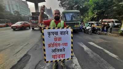 Considering the inefficiency, and rather absence of traffic police at Anand Nagar on Ghodbunder road, Girish Patil, a resident of Kasarvadavli, has stepped up to control the traffic every morning ,in Thane, in Mumbai, India, on, Wednesday, October ,18, 2023. ( ) (Praful Gangurde/HT PHOTO) Considering the inefficiency, and rather absence of traffic police at Anand Nagar on Ghodbunder road, Girish Patil, a resident of Kasarvadavli, has stepped up to control the traffic every morning ,in Thane, in Mumbai, India, on, Wednesday, October ,18, 2023. ( ) (Praful Gangurde/HT PHOTO)