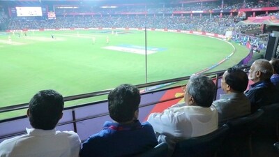 K'taka CM Siddaramaiah visits Chinnaswamy to watch Australia vs Pakistan clash K'taka CM Siddaramaiah visits Chinnaswamy to watch Australia vs Pakistan clash