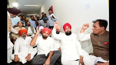 Leader of Opposition Partap Singh Bajwa along with PCC president Amarinder Singh Raja Warring and other Congress leaders protest outside the office of the speaker in Chandigarh on Friday. (Ravi Kumar/HT) Leader of Opposition Partap Singh Bajwa along with PCC president Amarinder Singh Raja Warring and other Congress leaders protest outside the office of the speaker in Chandigarh on Friday. (Ravi Kumar/HT)