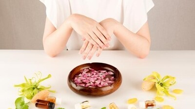 4. To prevent future breakouts, consult opting for hypoallergenic jewellery, limiting contact and maintaining skincare regimens. (Shutterstock) 4. To prevent future breakouts, consult opting for hypoallergenic jewellery, limiting contact and maintaining skincare regimens. (Shutterstock)