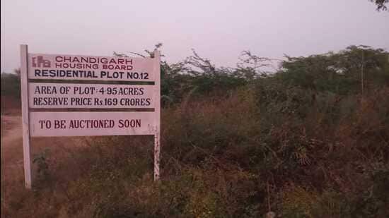 UT administrator Banwarilal Purohit has sought an explanation from the Chandigarh Housing Board (CHB) for spending ₹15 crore on the IT Park Housing scheme without first ensuring that the requisite approvals were in place. (HT Photo)