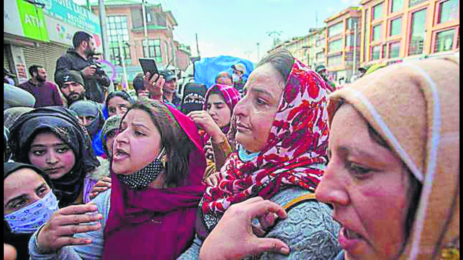 Move to identify overstaying foreigners worries Pak-origin women in Kashmir - Vimarsana News
