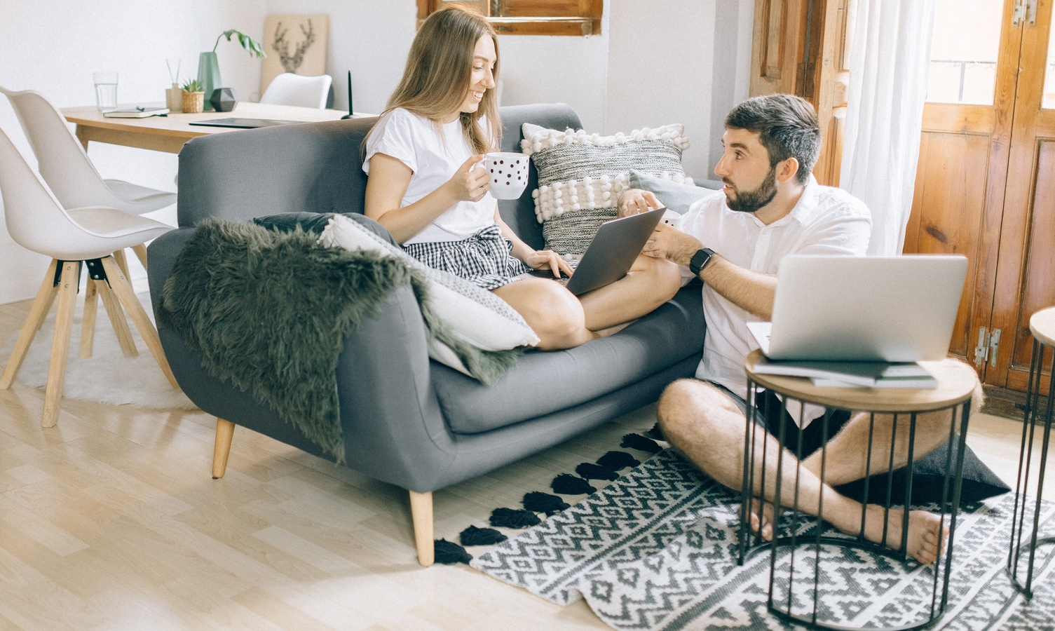 10 weekly check-in questions for couples to deepen emotional intimacy - Vimarsana News