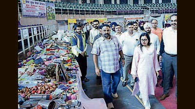 DC Surabhi Malik and municipal commissioner Sandeep during distribution drive of the 'Daan Utsav' function in Ludhiana . (HT PHOTO)