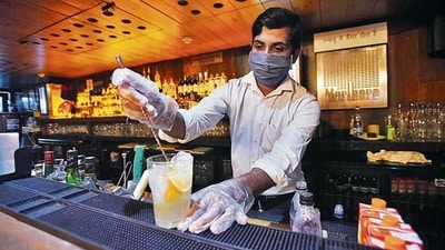 A bartender making drinks for customers. ( Representative Image/Amal KS / Hindustan Times) A bartender making drinks for customers. ( Representative Image/Amal KS / Hindustan Times)