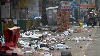 Garbage dumped on the streets in Sector 27 on Saturday. (Sunil Ghosh /HT PHOTO) Garbage dumped on the streets in Sector 27 on Saturday. (Sunil Ghosh /HT PHOTO)