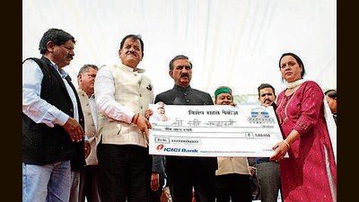 Himachal CM Sukhvinder Singh Sukhu hands a cheque for  ₹3 lakh under the rehabilitation scheme in Kullu on Saturday. (Aqil Khan/HT)