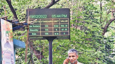 Mumbai, India – Oct 21, 2023: Ambient Air Quality Data monitor has been installed near the penguin hall, Byculla, in Mumbai, India, on Saturday, Oct 21, 2023. (Photo by Bhushan Koyande/HT Photo)