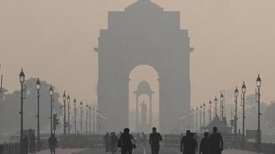 On Saturday, the national capital recorded the average air quality index of 248, a sharp increase from 195 on Friday. (Arvind Yadav/ HT Photo) On Saturday, the national capital recorded the average air quality index of 248, a sharp increase from 195 on Friday. (Arvind Yadav/ HT Photo)