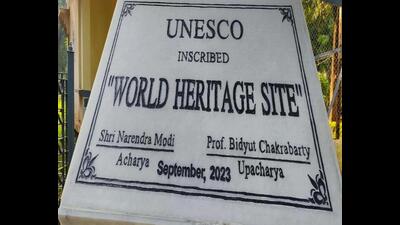 The plaques have named PM Narendra Modi, who is chancellor of West Bengal’s only central university, and V-C Bidyut Chakrabarty (HT) The plaques have named PM Narendra Modi, who is chancellor of West Bengal’s only central university, and V-C Bidyut Chakrabarty (HT)