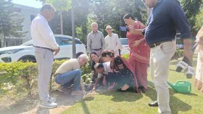Tree Man Rahul Mahajan highlighted that the theme of workshop is to enhance their skills and knowledge in sustainable and efficient gardening practices and to celebrate the unsung heroes of the clean, green and beautiful city. (HT Photo) Tree Man Rahul Mahajan highlighted that the theme of workshop is to enhance their skills and knowledge in sustainable and efficient gardening practices and to celebrate the unsung heroes of the clean, green and beautiful city. (HT Photo)