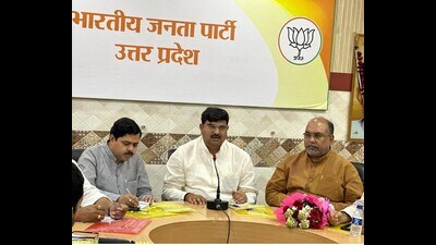 U.P. BJP general secretary (organisation) Dharampal Singh (centre) with state farmers’ wing in-charge Sanjay Rai (left) and state farmers’ wing chief Kameshwar Singh (right) at a party meet in Lucknow on October 21. (Sourced)