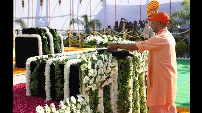 U.P. chief minister Yogi Adityanath laying a wreath at the Police Martyrs Memorial site in Lucknow on Saturday. (HT Photo)