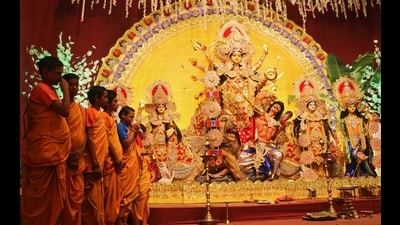 A Durga puja pandal in Varanasi. (Rajesh Kumar/ht)