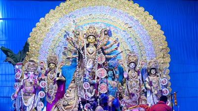 At the Durga Puja pandal in Noida on Sunday. (Sunil Ghosh /HT PHOTO) At the Durga Puja pandal in Noida on Sunday. (Sunil Ghosh /HT PHOTO)