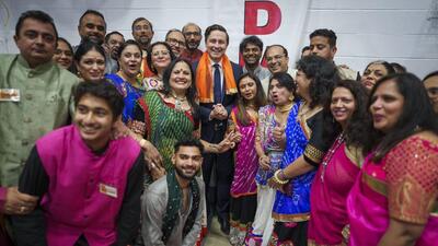 Conservative Party leader Pierre Poilievre (centre) at a Navratri event in the Greater Toronto Area. (Pierre Poilievre/X) Conservative Party leader Pierre Poilievre (centre) at a Navratri event in the Greater Toronto Area. (Pierre Poilievre/X)