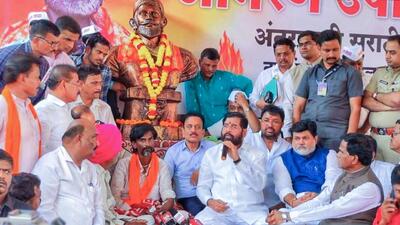 Manoj Jarange (Centre) during the protest in Jalna. (CMO Maharashtra Twitter)