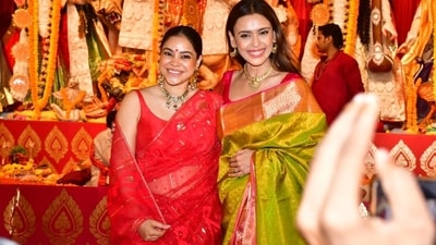 Sumona Chakravarti of The Kapil Sharma Show and Hrishitaa Bhatt of Asoka and Ab Tak Chhappan fame met at the North Bombay Durga Puja on Sunday. Hrishitaa looked stunning in a green saree while Sumona was spotted in a red one. Sumona Chakravarti of The Kapil Sharma Show and Hrishitaa Bhatt of Asoka and Ab Tak Chhappan fame met at the North Bombay Durga Puja on Sunday. Hrishitaa looked stunning in a green saree while Sumona was spotted in a red one. 