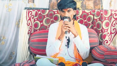 The Maratha activist has asked supporters to hold candlelight marches at the tehsil level and ban the entry of politicians to their villages. “However, I request the community not to resort to violence. We will not support it,” he added. When asked what they would do if politicians tried to enter a village, Jarange-Patil replied that they would “push them out peacefully” (HT PHOTO) The Maratha activist has asked supporters to hold candlelight marches at the tehsil level and ban the entry of politicians to their villages. “However, I request the community not to resort to violence. We will not support it,” he added. When asked what they would do if politicians tried to enter a village, Jarange-Patil replied that they would “push them out peacefully” (HT PHOTO)