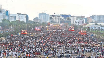 This would be the second Dussehra rally after the split in Shiv Sena in June 2022 and both factions are eager to show their strength ahead of the elections. This year, Shiv Sena has set the target to gather around two lakh people for the rally and has given the target to bring around 5,000 party workers-people for the rally to the district chief of the party (HT PHOTO) This would be the second Dussehra rally after the split in Shiv Sena in June 2022 and both factions are eager to show their strength ahead of the elections. This year, Shiv Sena has set the target to gather around two lakh people for the rally and has given the target to bring around 5,000 party workers-people for the rally to the district chief of the party (HT PHOTO)