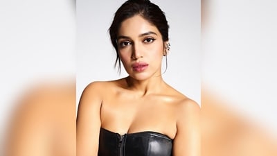 Assisted by makeup artist Sonik Sarwate, Bhumi got decked up in nude eyeshadow, mascaraed lashes, winged eyeliner, rosy cheeks, glowing highlighter and a shade of pink lipstick. (Instagram/@bhumipednekar) Assisted by makeup artist Sonik Sarwate, Bhumi got decked up in nude eyeshadow, mascaraed lashes, winged eyeliner, rosy cheeks, glowing highlighter and a shade of pink lipstick. (Instagram/@bhumipednekar)