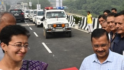 Delhi Chief Minister Arvind Kejriwal with PWD Minister Atishi during the inauguration of Three Lane Sarai Kaley Khan Flyover. (Hindustan Times)