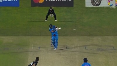 Virat Kohli smashes a brilliant six against Trent Boult (Hotstar) Virat Kohli smashes a brilliant six against Trent Boult (Hotstar)