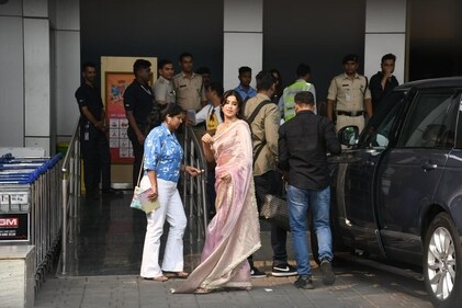 Janhvi Kapoor at the airport. Janhvi Kapoor at the airport.