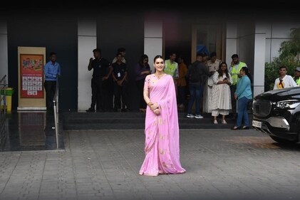 Kriti Sanon at the airport. Kriti Sanon at the airport.