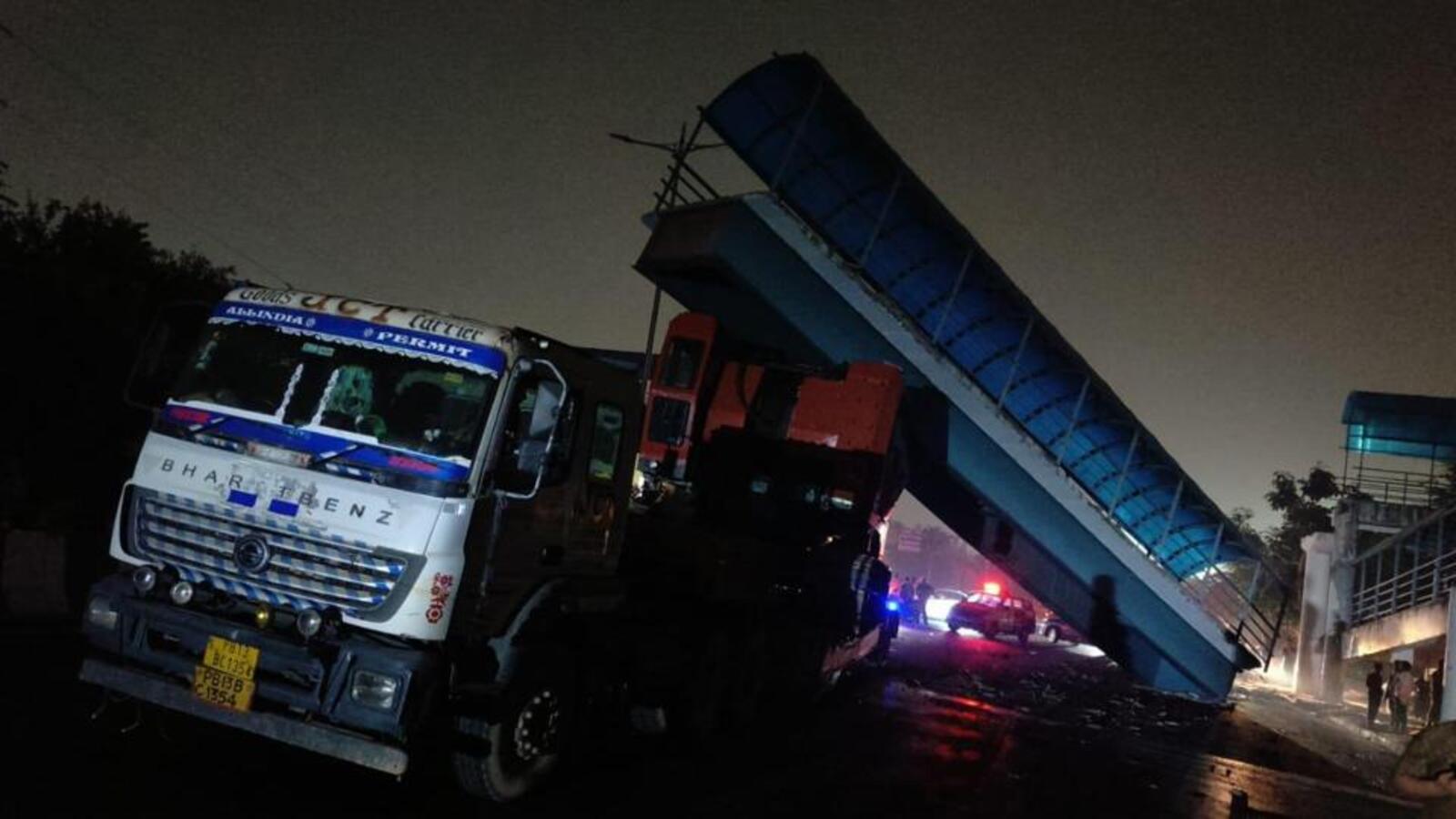Part of footover bridge collapses in Delhi's Laxmi Nagar area; no injuries | Latest News Delhi - Vimarsana News