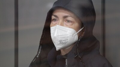 Radio Free Europe/Radio Liberty (RFE/RL) journalist Alsu Kurmasheva, accused of violating Russia's law on foreign agents, attends a court hearing. (Reuters)