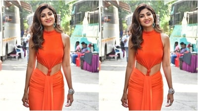 Shilpa wore the ensemble with a floral bracelet, matching rings, dangling earrings, and high heels. Lastly, she rounded it off with smoky eyes, rouged cheeks, darkened brows, mascara-adorned lashes, mauve lip shade, and side-parted open wavy locks. (HT Photo/Varinder Chawla) Shilpa wore the ensemble with a floral bracelet, matching rings, dangling earrings, and high heels. Lastly, she rounded it off with smoky eyes, rouged cheeks, darkened brows, mascara-adorned lashes, mauve lip shade, and side-parted open wavy locks. (HT Photo/Varinder Chawla)