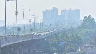 Smog at Vasundhara in Ghaziabad on Monday. (Sakib Ali/HT Photo) Smog at Vasundhara in Ghaziabad on Monday. (Sakib Ali/HT Photo)