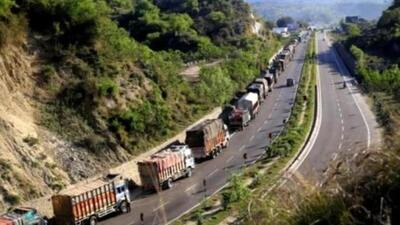 Traffic on the highway was suspended on Sunday to facilitate the road construction agency in carrying out the repair work. (HT File) Traffic on the highway was suspended on Sunday to facilitate the road construction agency in carrying out the repair work. (HT File)