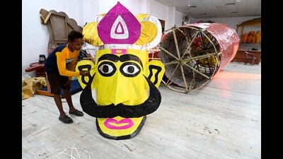 Workers preparing Ravana effigy ahead of Dussehra at Aishbagh Ramleela ground in Lucknow on Monday. (Deepak Gupta/ HT photo) Workers preparing Ravana effigy ahead of Dussehra at Aishbagh Ramleela ground in Lucknow on Monday. (Deepak Gupta/ HT photo)