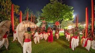 Isha Samskriti students offering a rendition of Carnatic music on Chaturti - fourth day of Navratri Isha Samskriti students offering a rendition of Carnatic music on Chaturti - fourth day of Navratri